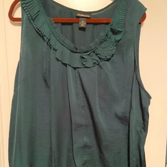 Dark green  tank. - Picture 1 of 3